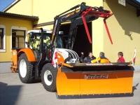 Der neue Gemeindetraktor Steyr wurde dem Bauhof übergeben